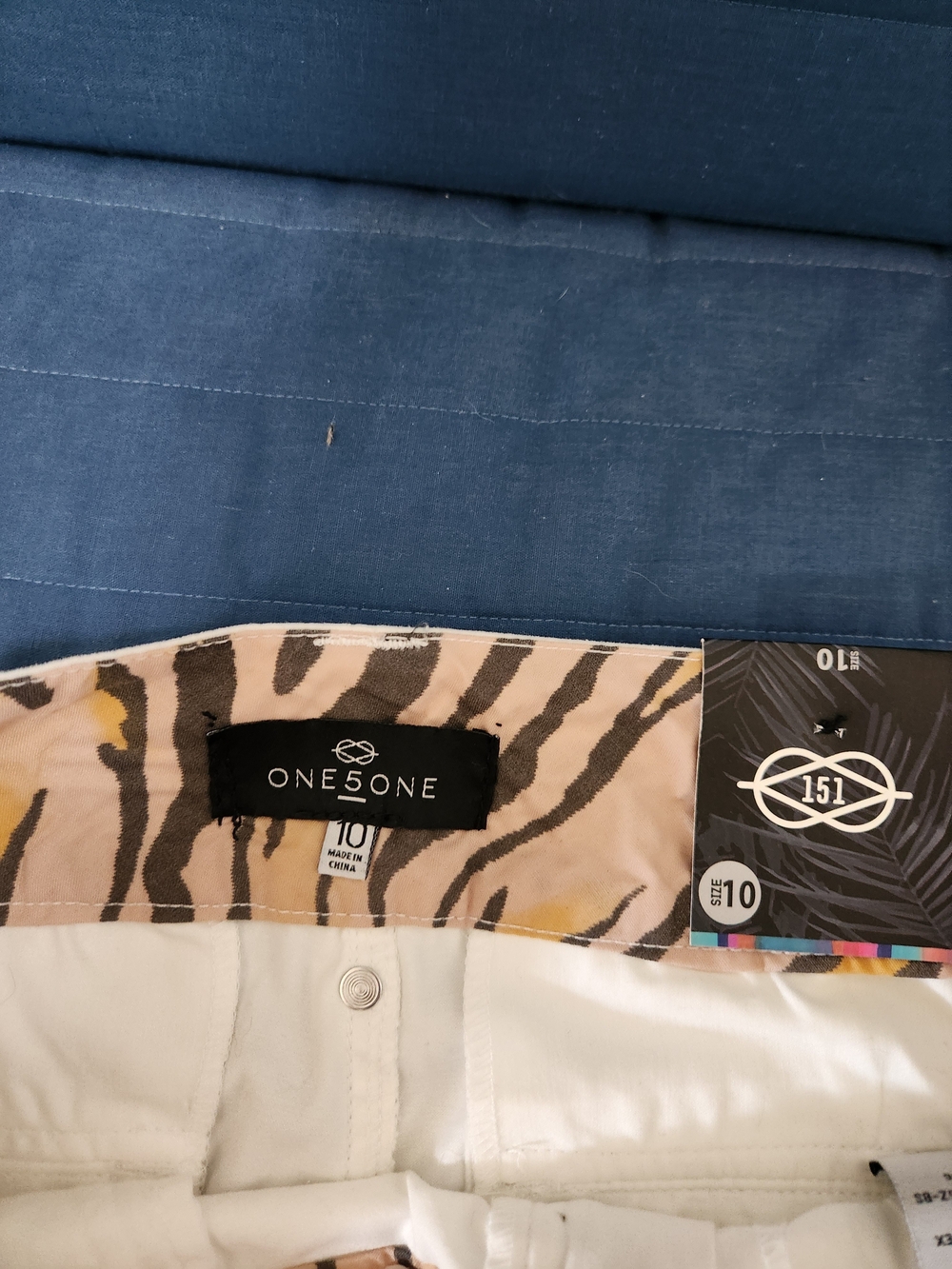 One 5 One White Women's  Bermuda Shorts-Size 10 - Picture 7 of 8